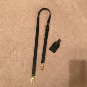 Louis Vuitton shoulder strap and tag